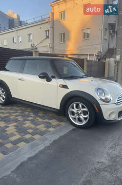 Хэтчбек MINI Cooper 2012 в 