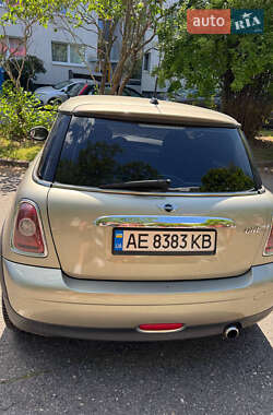 Хэтчбек MINI Cooper 2009 в 