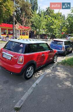 Хэтчбек MINI Cooper 2010 в 
