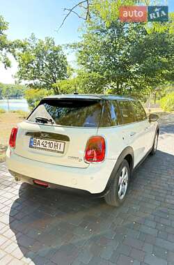 Хэтчбек MINI Cooper 2016 в 