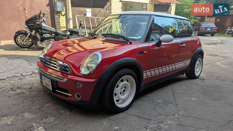 Хэтчбек MINI Cooper 2005 в 