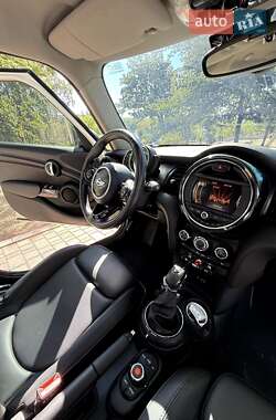 Хэтчбек MINI Cooper 2016 в 