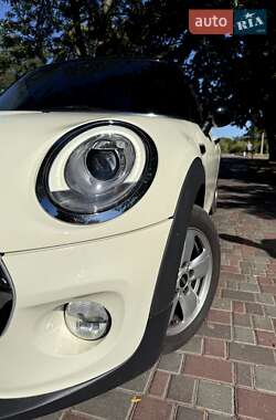 Хэтчбек MINI Cooper 2016 в 