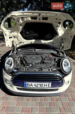 Хэтчбек MINI Cooper 2016 в 