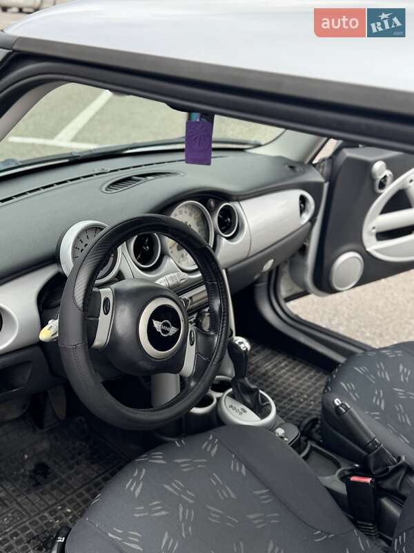 Хэтчбек MINI Cooper 2004 в Черновцах