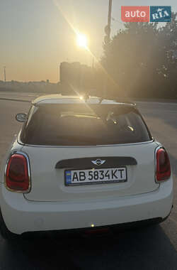 Хэтчбек MINI Cooper 2017 в 