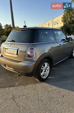 Хэтчбек MINI Cooper 2012 в 