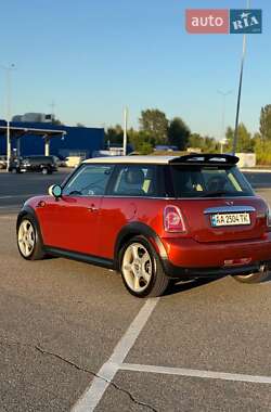 Хэтчбек MINI Cooper 2011 в 