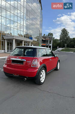 Хэтчбек MINI Cooper 2010 в 