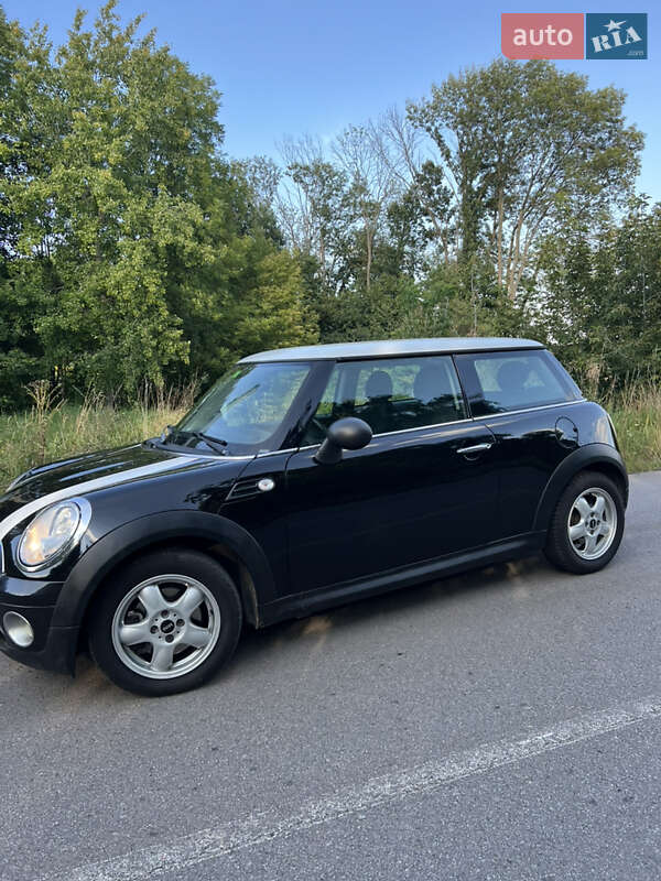 Хэтчбек MINI Cooper 2010 в Калиновке