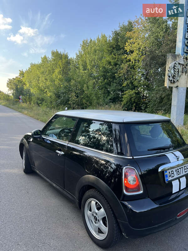 Хэтчбек MINI Cooper 2010 в Калиновке