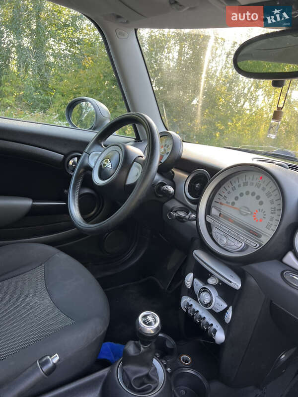Хэтчбек MINI Cooper 2010 в Калиновке