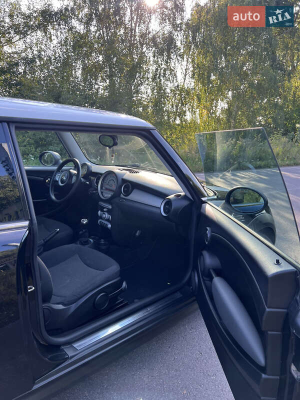 Хэтчбек MINI Cooper 2010 в Калиновке
