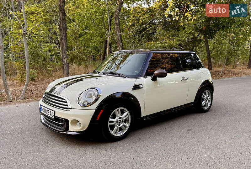Хетчбек MINI Cooper 2012 в 