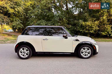 Хетчбек MINI Cooper 2012 в 