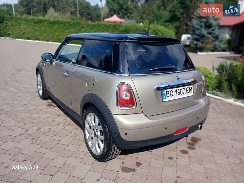 Хэтчбек MINI Cooper 2008 в Львове
