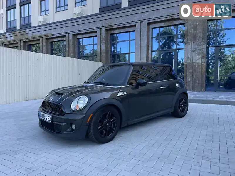 Хетчбек MINI Cooper 2012 в 