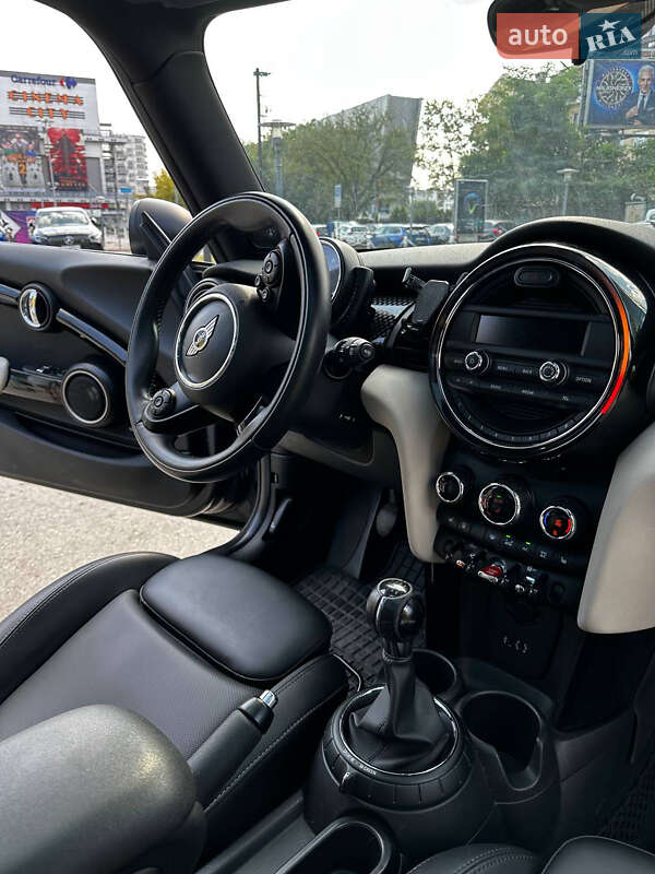 Хэтчбек MINI Cooper 2015 в Львове