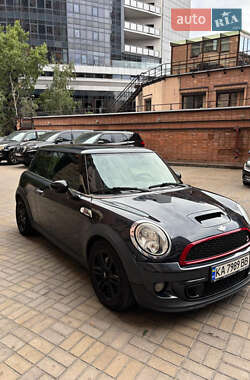Хетчбек MINI Cooper 2012 в 