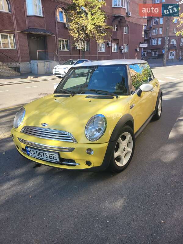 MINI Cooper 2004