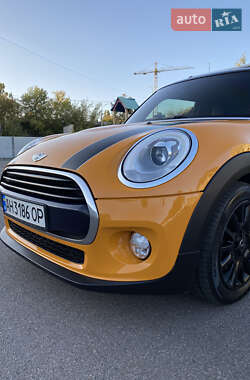 Хетчбек MINI Cooper 2016 в 