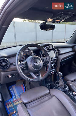 Хетчбек MINI Cooper 2016 в 