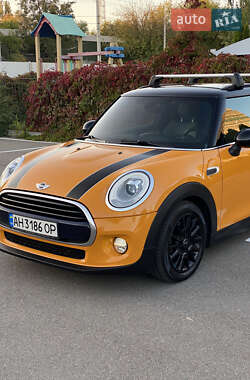 Хетчбек MINI Cooper 2016 в 