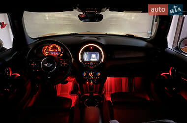 Хетчбек MINI Cooper 2016 в 