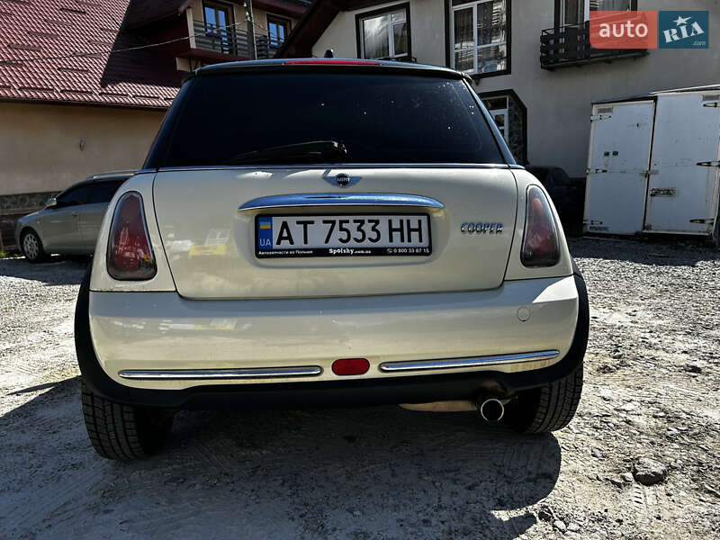 Хэтчбек MINI Cooper 2004 в Полянице