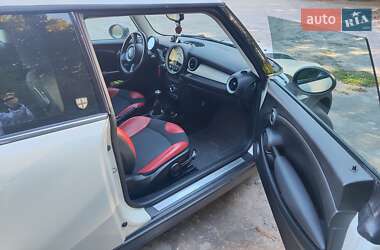 Хетчбек MINI Cooper 2011 в 