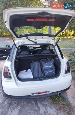 Хетчбек MINI Cooper 2011 в 