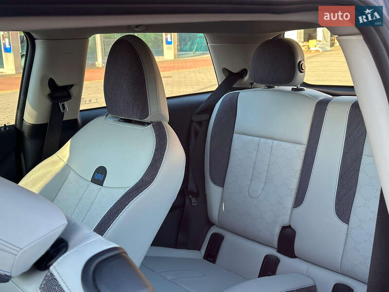 Хэтчбек MINI Cooper 2025 в Киеве