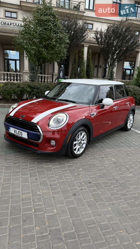 Хэтчбек MINI Cooper 2016 в 