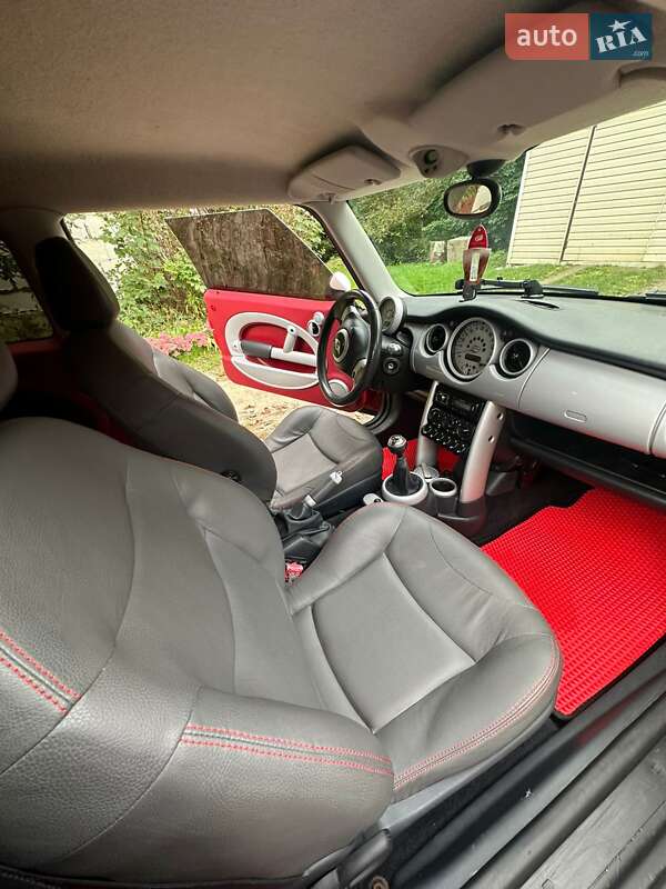 Хетчбек MINI Cooper 2001 в Чернівцях