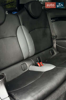 Хэтчбек MINI Cooper 2010 в 