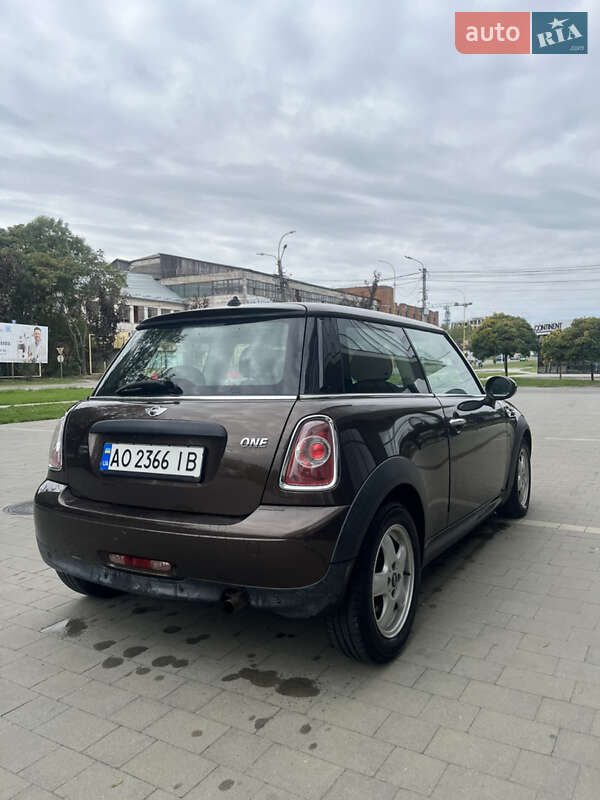Хетчбек MINI Cooper 2010 в Ужгороді