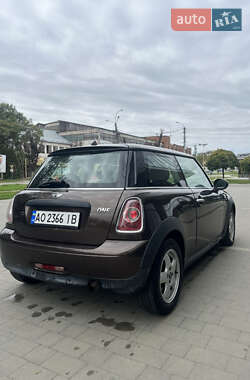 Хэтчбек MINI Cooper 2010 в 