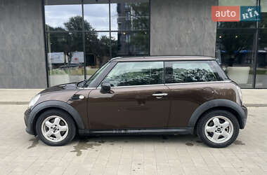 Хэтчбек MINI Cooper 2010 в 