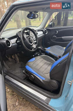 Хэтчбек MINI Cooper 2010 в 