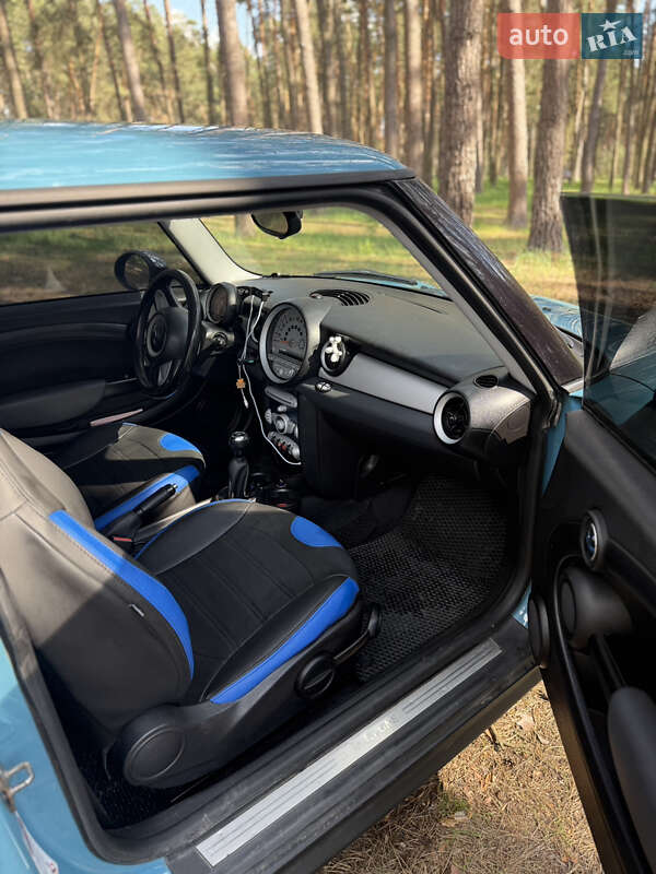 Хэтчбек MINI Cooper 2010 в Сумах