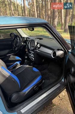 Хэтчбек MINI Cooper 2010 в 