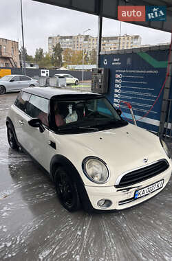 Хэтчбек MINI Cooper 2008 в 