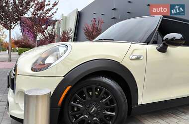 Хэтчбек MINI Cooper 2017 в 