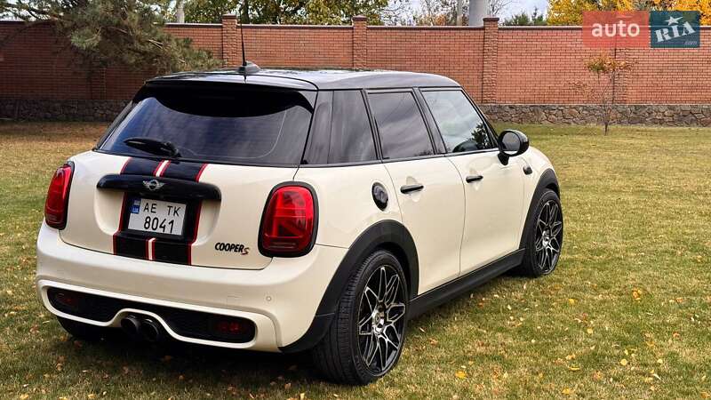 Хетчбек MINI Cooper 2016 в Дніпрі
