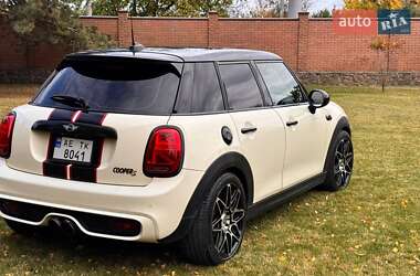 Хэтчбек MINI Cooper 2016 в 