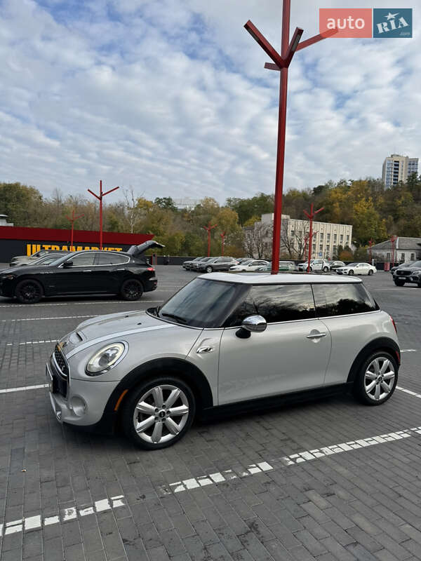 Хэтчбек MINI Cooper 2017 в Киеве фото 3 Хэтчбек MINI Cooper 2017 в Киеве