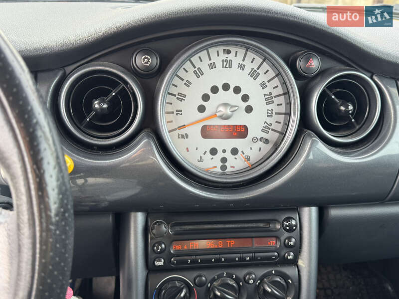 Хэтчбек MINI Cooper 2005 в Киеве