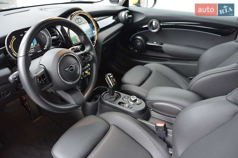 Хэтчбек MINI Cooper 2023 в Киеве