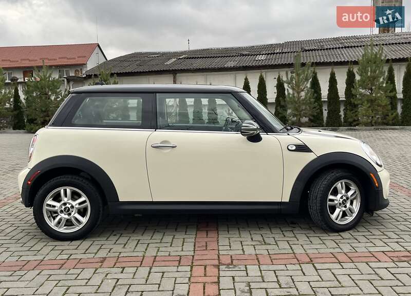 Хэтчбек MINI Cooper 2011 в Золочеве