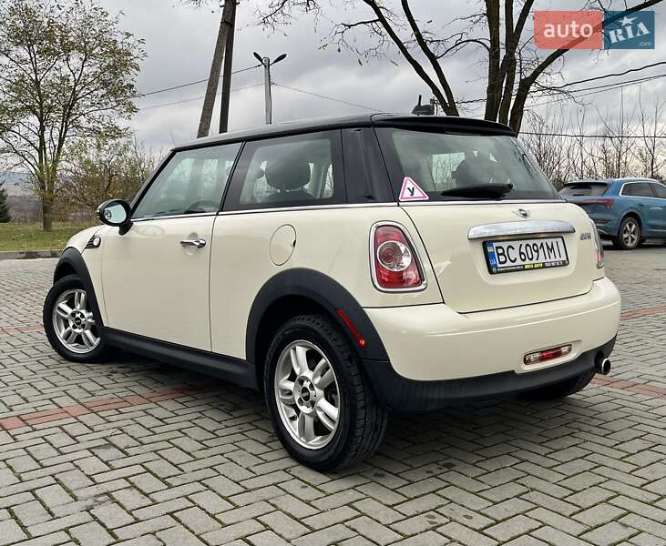 Хэтчбек MINI Cooper 2011 в Золочеве